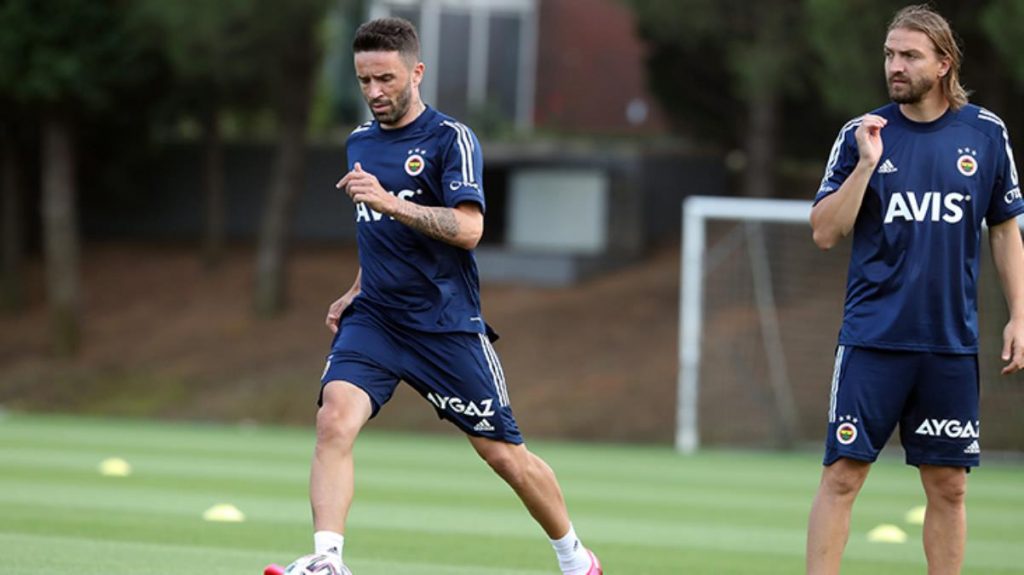 gokhan-gonul-un-sezon-sonunda-futbolu-birakacagi-13931028_8815_amp-1024x575