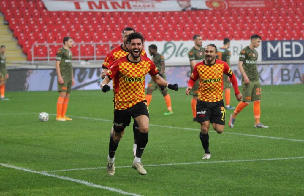 goztepe-ye-deplasmanda-maglup-olan-basaksehir-13926685_9340_amp-1024x662