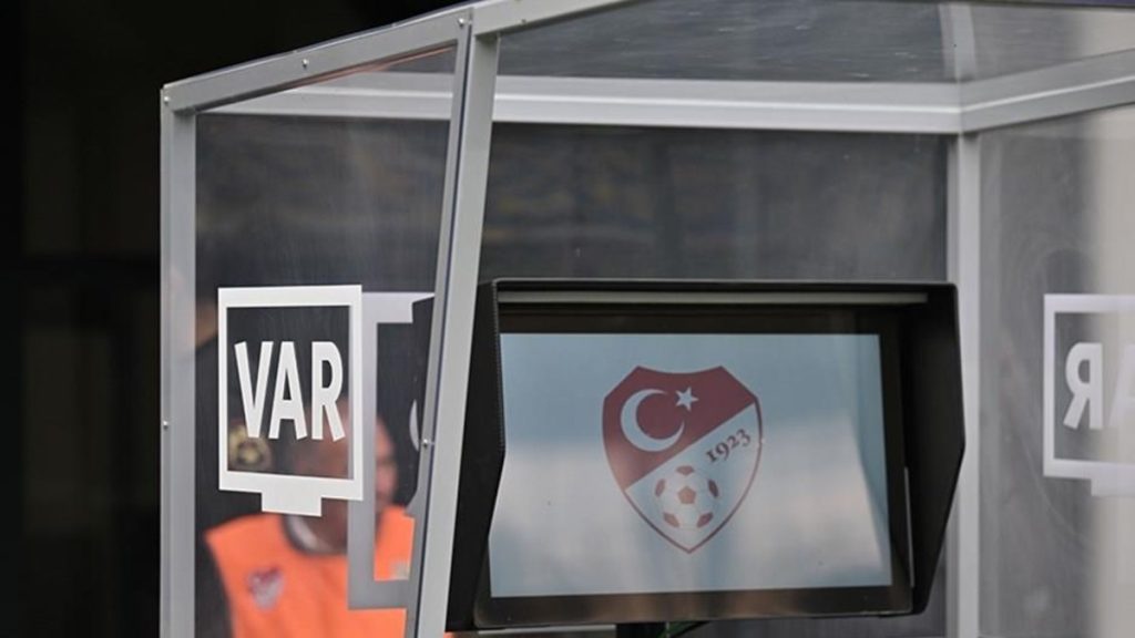 besiktas-caykur-rizespor-macinin-var-hakemi-emre-malok-oldu-1714732677519-1024x576